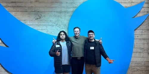 Elon Musk și cei doi angajați falși / Foto Twitter