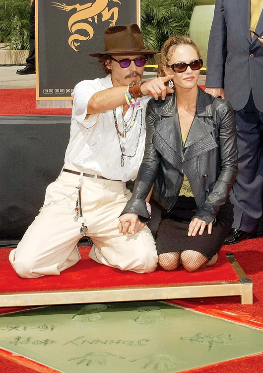 Johnny Depp, 51 de ani, 190 de milioane de dolari si Vanessa Paradis, 41 de ani, 310 milioane de dolariFoto: Guliver/Splashnews