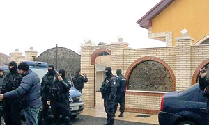 Degeaba au venit mascaţii în mai multe rânduri pe la vilele ţiganilor, că nu au avut ce să le ia jpeg