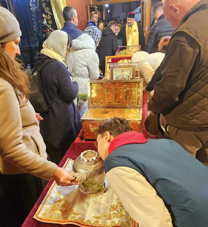 Pelerinaj la sfintele moaşte. Foto Facebook/Calin Novacescu