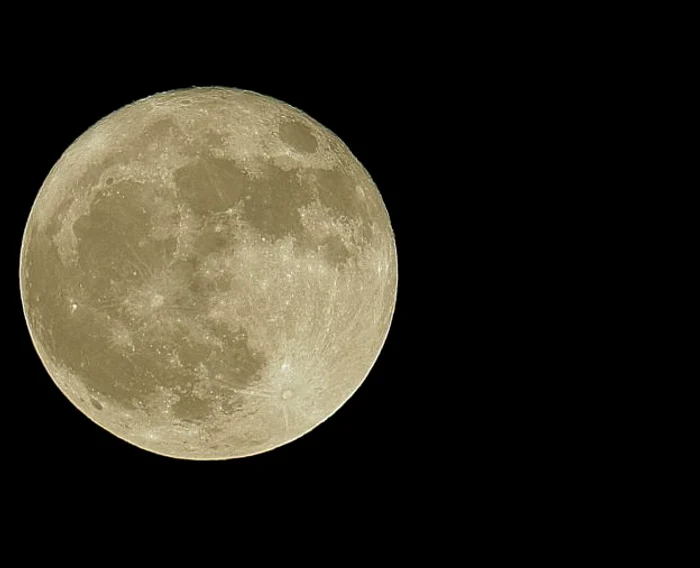 
    Dacă întotdeauna ai visat să ajungi pe Lună, acum chiar poțifoto: Hepta  