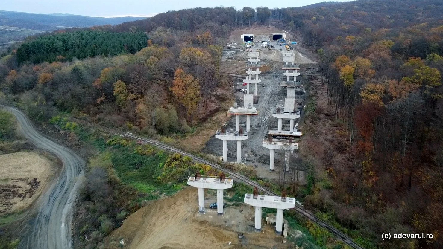 Autostrada cu tuneluri, completată de viaducte spectaculoase. Cum au avansat lucrările pe șantierul din vest