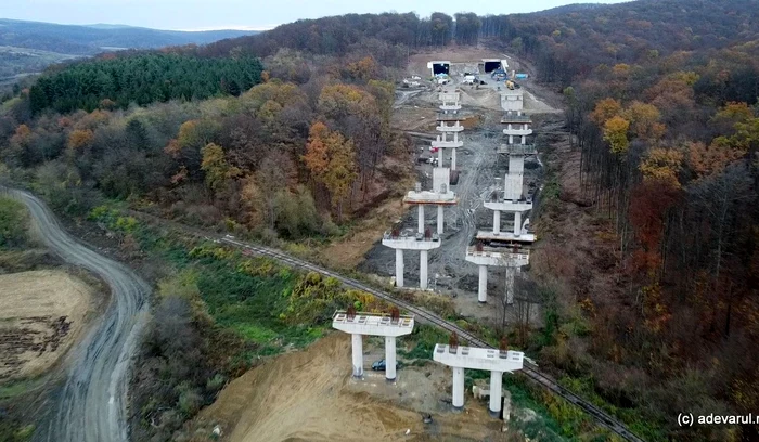 Viaductul de la intrarea în tunelul mic. Foto: Daniel Guță. ADEVĂRUL