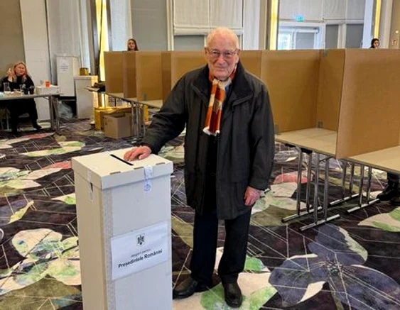 Un român în vârstă de 100 de ani a votat la München. FOTO MAE