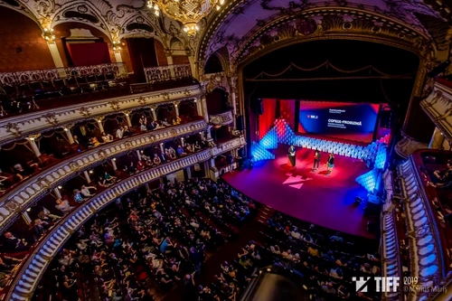 sala teatrului jpg jpeg