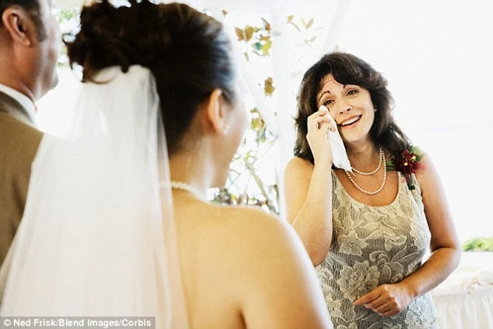 Lacrimile de fericire sunt o modalitate prin care oamenii încearcă să îşi exprime şi să îşi controleze emoţiile. FOTO Daily Mail