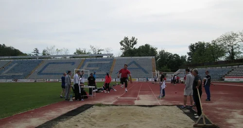 FOTO Cei mai buni pompieri din ţară se întrec la Râmnicu Vâlcea