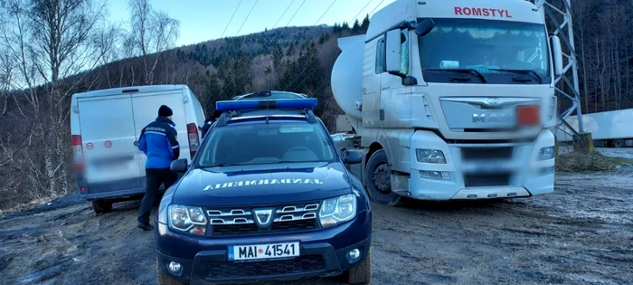 Hoţi de motorină prinşi de jandarmi FOTO IJJ Prahova