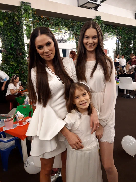 Irina Fodor, alături de fiica și de sora ei