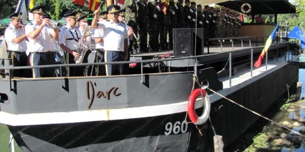 Festivităţi militare pe vaporul-ponton D’Arc