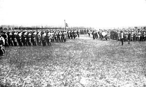 Soldați români la intrarea în Primul Război Mondial (sursa: Gogu Negulesco, Rumania's sacrifice, New York Century Co, 1918)