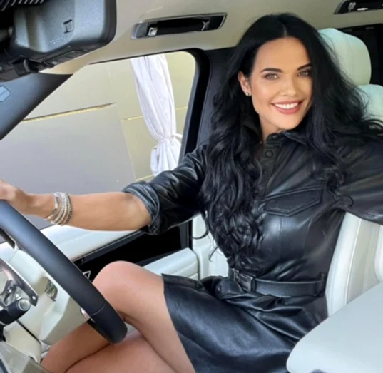 Ioana Năstase a primit cadou un Range Rover nou-nouț, de ziua ei Sursa: Facebook