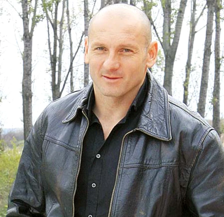 
    Bogdan Stelea  