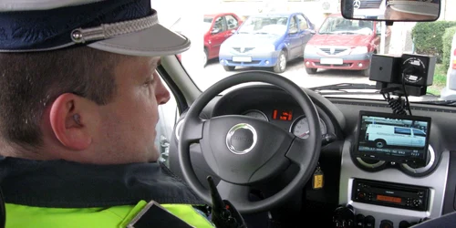 Radarele performante detectează chiar şi la o distanţă de doi kilometri autovehiculele care circulă cu vizeză prea mare