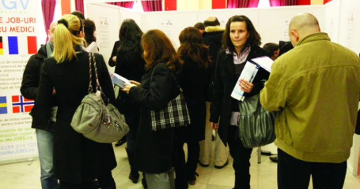 Tinerii doctori au venit cu CV-ul în mână la târg