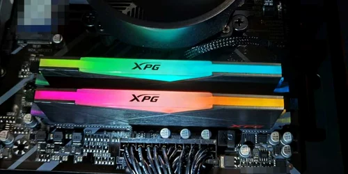 Memorie RAM XPG Spectrix D50 DDR4 RGB 32GB FOTO Adrian Pogîngeanu