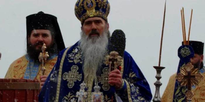 Arhiepiscopul Teodosie la slujba de Bobotează Sursa Arhiepiscopia Tomisului