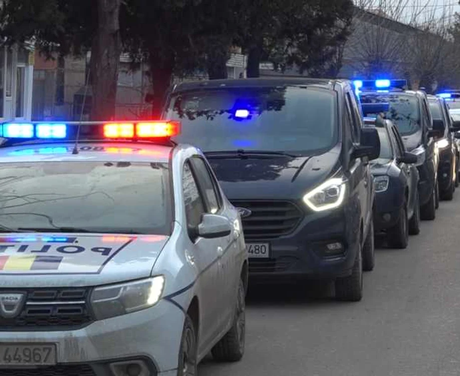 Percheziţii ale poliţiştilor