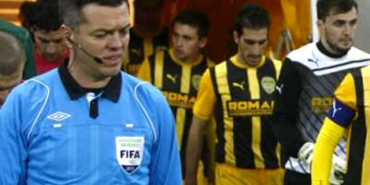 Nica i-a semnalizat centralului un presupus fault în careu, faza ducând la singurul gol al partidei Foto: gsp.ro