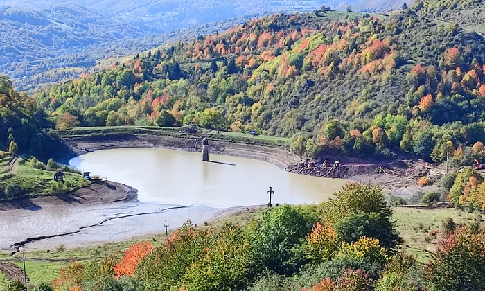 Tăul Mare de la Roșia Montană, la finalul operațiunii de golire FOTO Ion Crișan