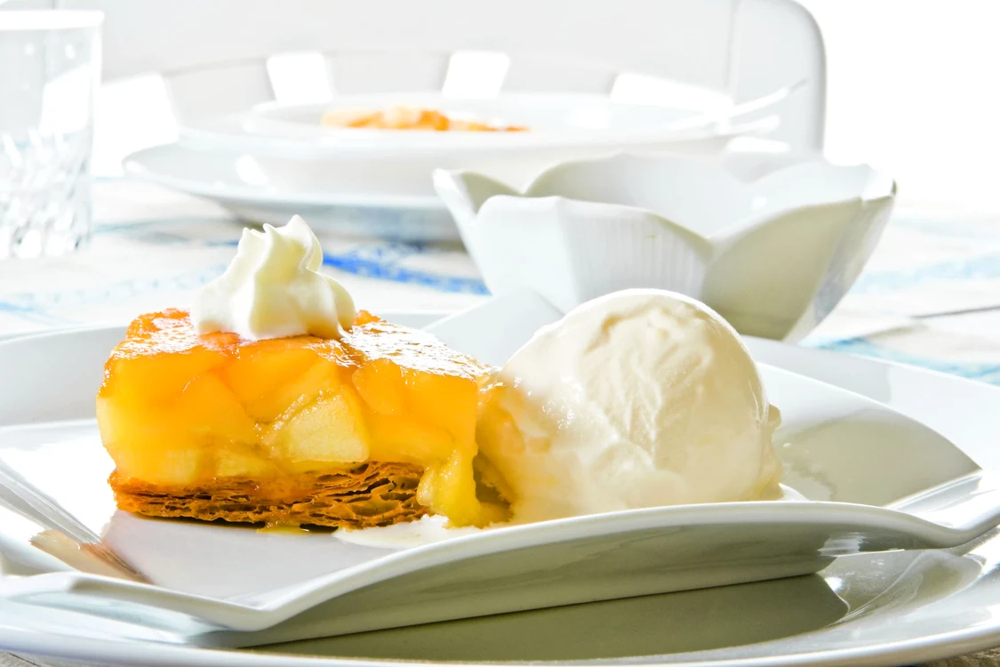 
    Tartă Tatin  