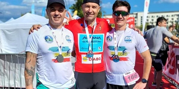 Pompierul din Calarasi in mijloc ajuta copiii bolanvi neurologic FOTO ISU Calarasi jpg