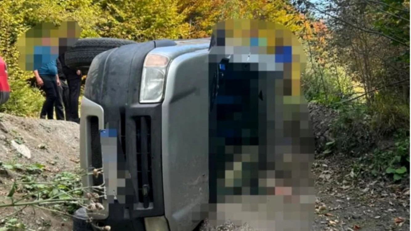 Doi soți din Săcele, în vârstă de 78 și 80 de ani, au fost găsiți morți într-un autoturism