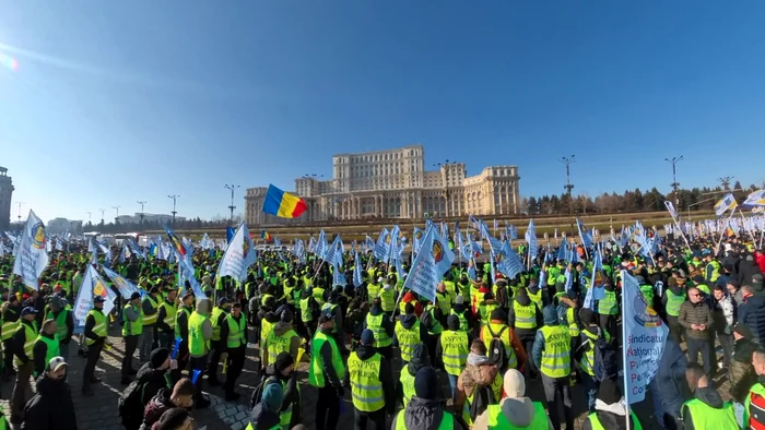 Polițiștii protestează în stradă FOTO:  Facebook snppc.ro