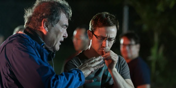 oliver stone si joseph gordon levitt in filmul snowden foto open road