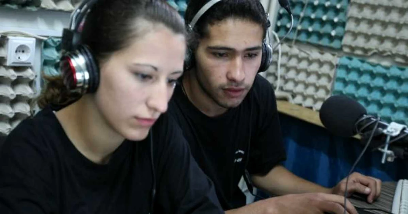 Ana Maria Cucu şi Alexandru Naon prezintă „Dimineţi în şlapi“ la Radio GSB