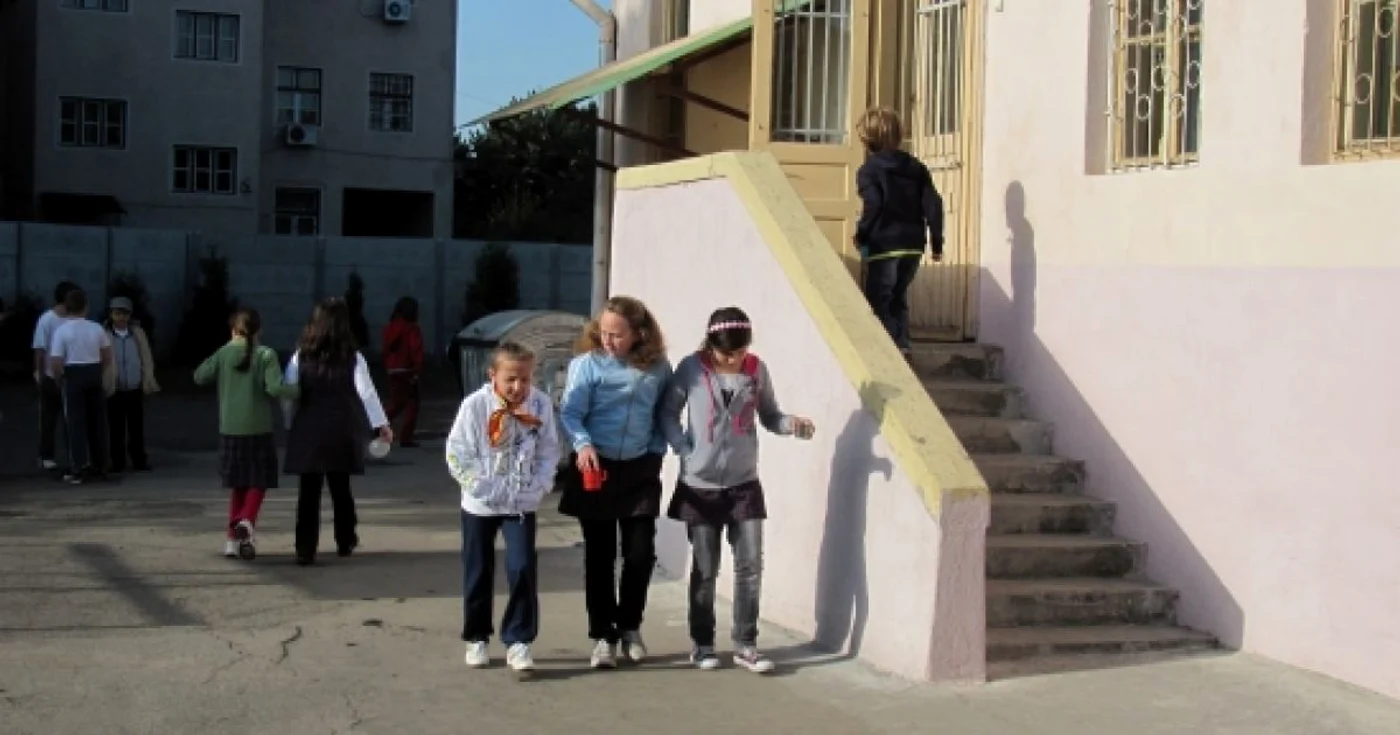 O parte din cladirea gimanziului Europa apartine Fundatiei Caritatea din Bucuresti