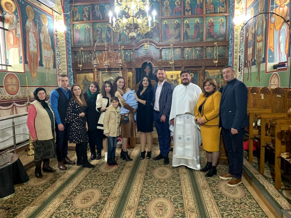Copilul născut la Kiev a fost botezat tocmai la Costişa, în Neamţ FOTO Facebook