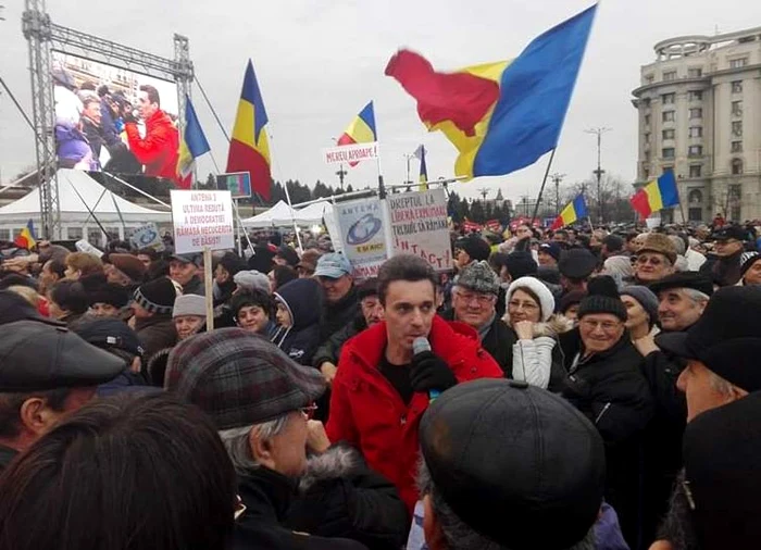 Mircea Badea a coborât în mulţime foto: Andreea Voicu