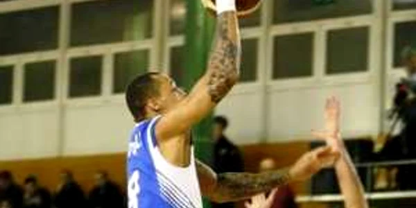 Devin Mitchell a marcat 17 puncte