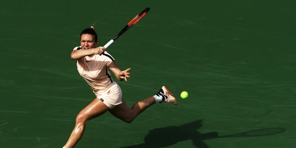 Simona Halep în meciul contra cehoaicei Kristyna Pliskova la turneul Indian Wells în California Statele Unite ale Americii FOTO Guliver / Getty images