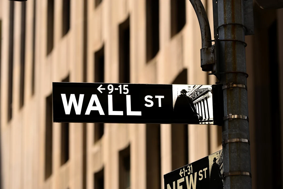 Bursa de pe Wall Street a deschis, luni, cu o pierdere de 4%. Foto: Pixabay