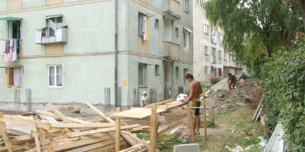 Râmnicu Vâlcea: Locuitorii oraşului strâng bani  să îşi izoleze locuinţele