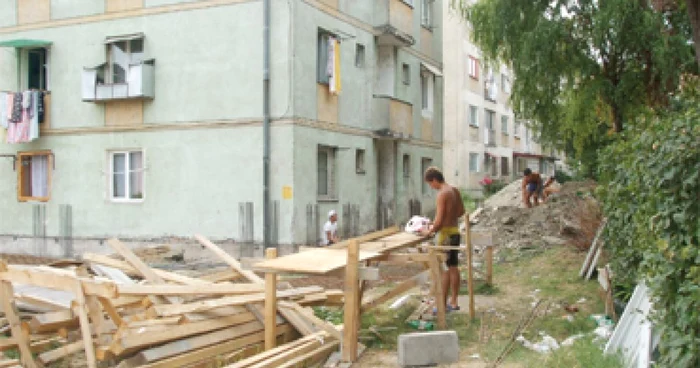 Râmnicu Vâlcea: Locuitorii oraşului strâng bani  să îşi izoleze locuinţele