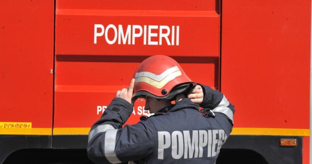 Incendiu devastator la Buzău: Flăcările au distrus trei TIR-uri și două microbuze