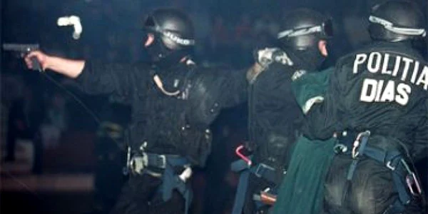 Bacău: Poliţia a intervenit pentru aplanarea unui scandal în centrul oraşului