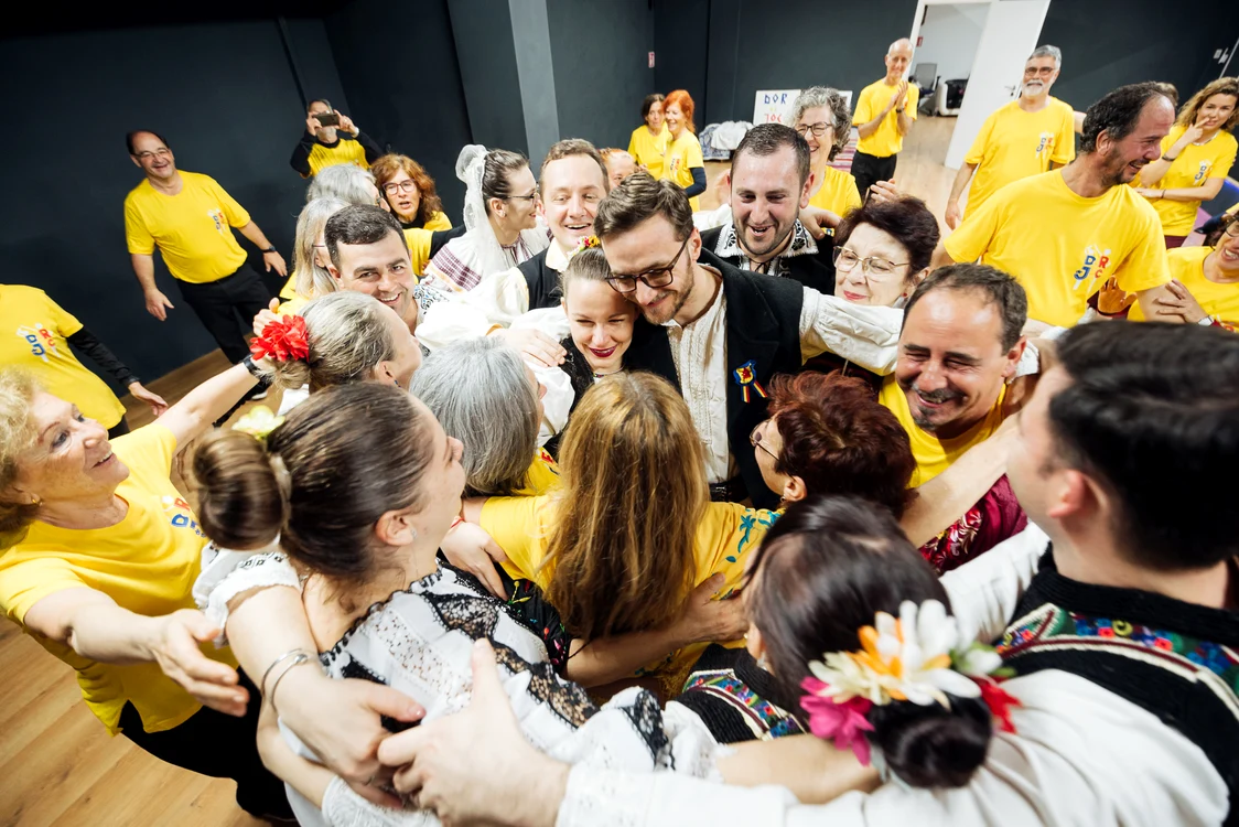Alexandra și Andrei Mezdrea alături de proprii cursanți FOTO arhiva personală