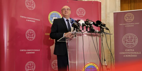 Marian Enache face declarații de presă la sediul Curții Constituționale a României, în București. FOTO Inquam Photos / Octav Ganea 