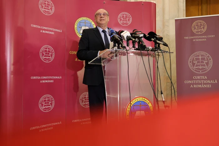 Președintele CCR, Marian Enache, în timpul unor declarații de presa