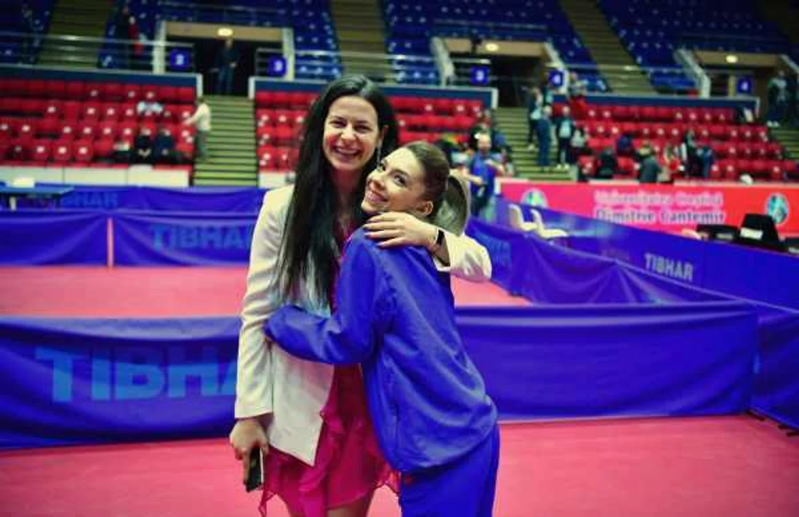 Andrada Vincze şi Bernadette Szocs FOTO Arhivă personală