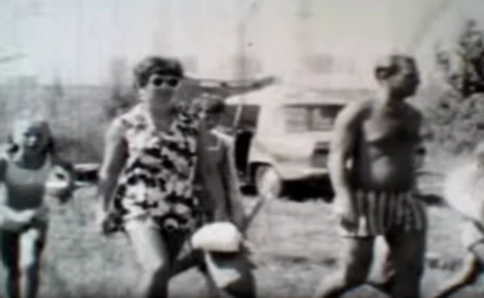 Vacanţă de turişti străini pe litoralul românesc în anul 1970 Sursa Youtube