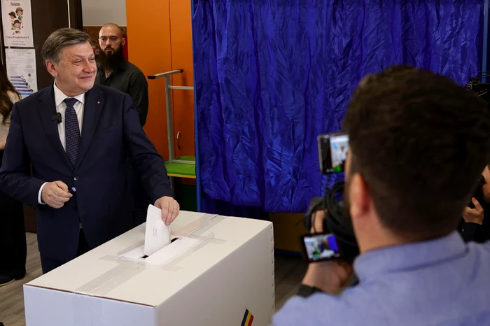 Cum descrie Crin Antonescu situația politica a momentului: „Două secte dezlănțuite au ocupat România electorală”