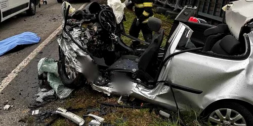 doi tineri de 25 de ani au murit într un accident cumplit cu un camion încărcat cu cherestea Foto ISU jpg