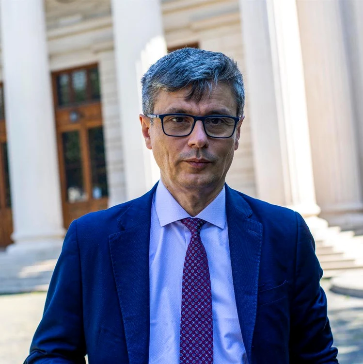 
    Virgil popescu a explicat cum se vor calcula subvențiile la energie pentru populațieSursa foto: Facebook/Virgil Popescu  