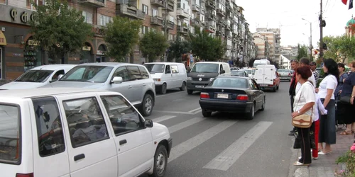 Târgovişte: Trafic de coşmar în prima săptămână de şcoală