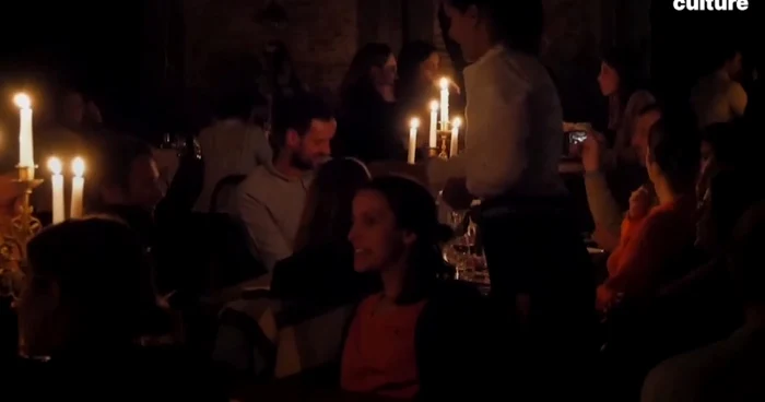 Clienții au mâncat pe întuneric produse reci sau gătitite minimal 